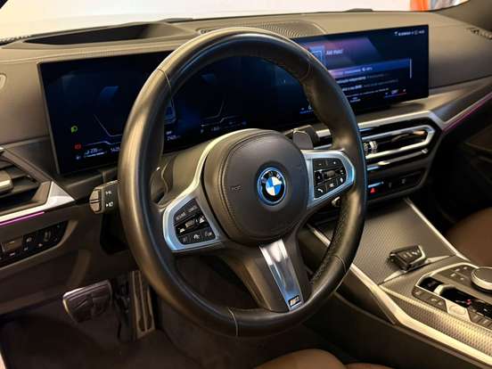 BMW-330e-2022