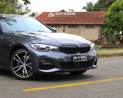 BMW-330e-2022