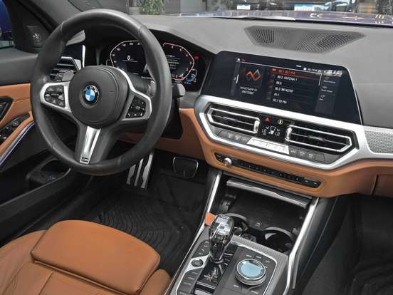 BMW-330e-2020