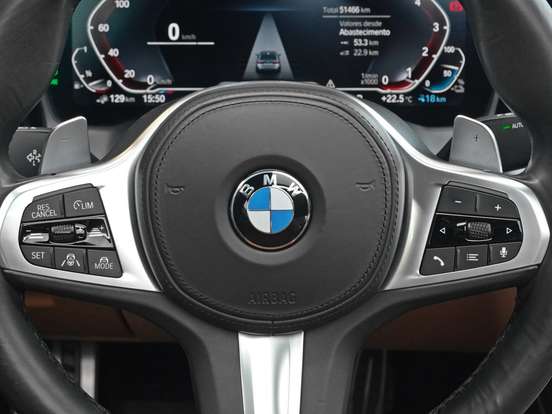 BMW-330e-2020