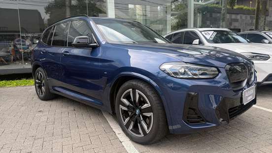 BMW-iX3-2023