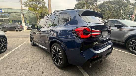 BMW-iX3-2023