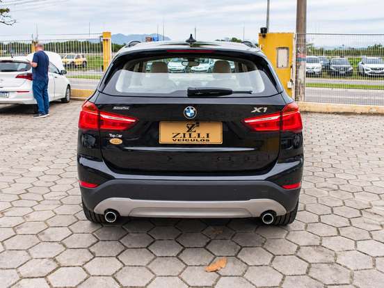 BMW-X1-2.0 16V TURBO GASOLINA SDRIVE20I GP 4P AUTOMÁTICO BMW-X1-2017