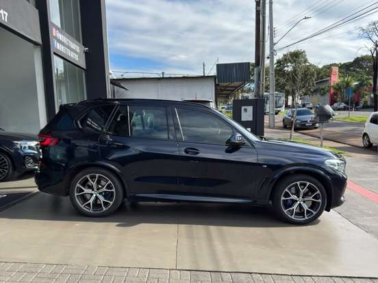 BMW-X5-2021