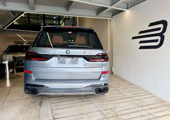 BMW-X7-2024