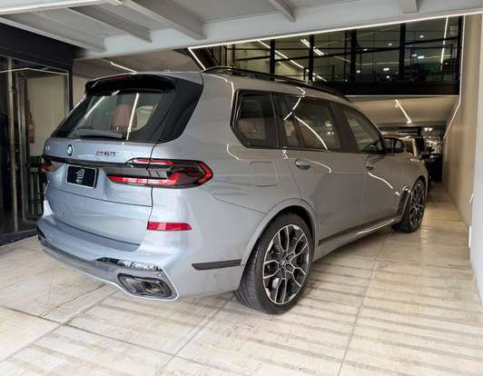BMW-X7-2024