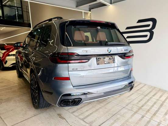BMW-X7-2024