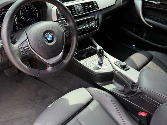 BMW-120i-2.0 16V GASOLINA SPORT 4P AUTOMÁTICO BMW-120i-2019