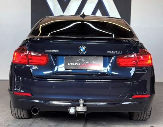 BMW-320i-2015