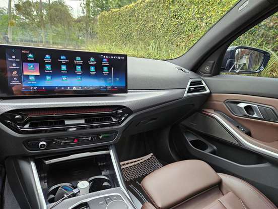 BMW-320i-2.0 16V TURBO FLEX M SPORT 10th ANNIVERSARY EDITION AUTOMÁTICO BMW-320i-2024