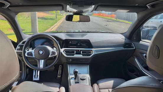 BMW-320i-2022