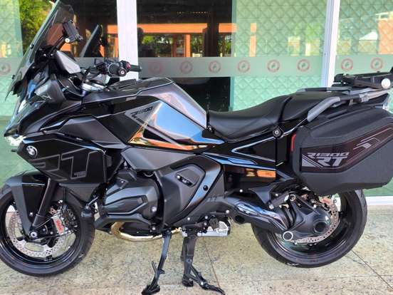 BMW-R 1300 RT TRIPLE BLACK BMW-R 1300 RT TRIPLE BLACK-2025