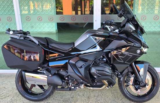 BMW-R 1300 RT TRIPLE BLACK-2025
