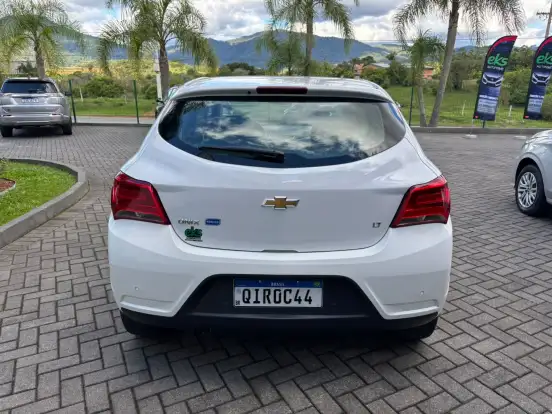 CHEVROLET-ONIX-2018