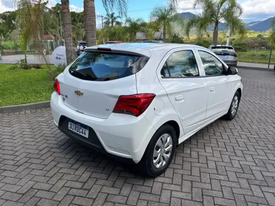 CHEVROLET-ONIX-2018