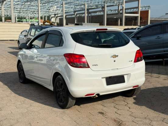 CHEVROLET-ONIX-2018