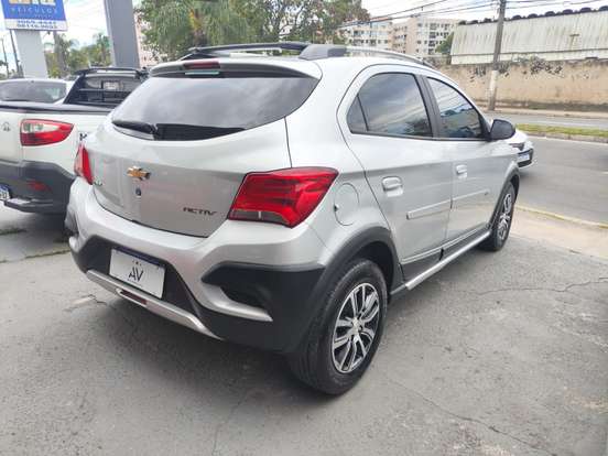 CHEVROLET-ONIX-2017