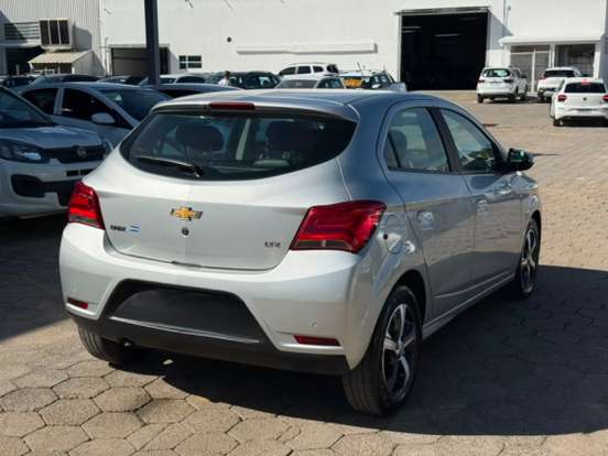 CHEVROLET-ONIX-2017