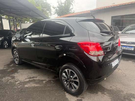 CHEVROLET-ONIX-2015