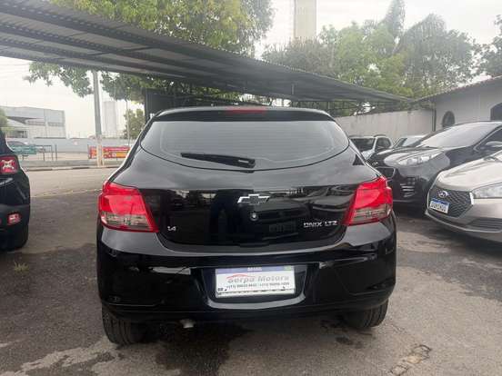 CHEVROLET-ONIX-2015