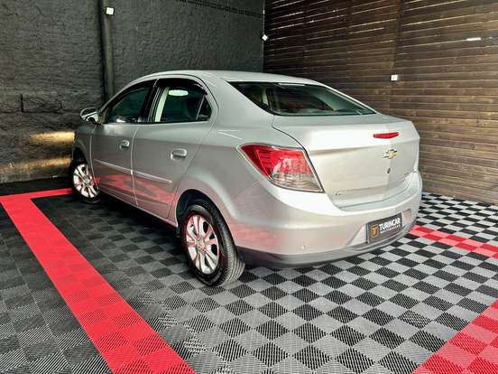 CHEVROLET-PRISMA-2013