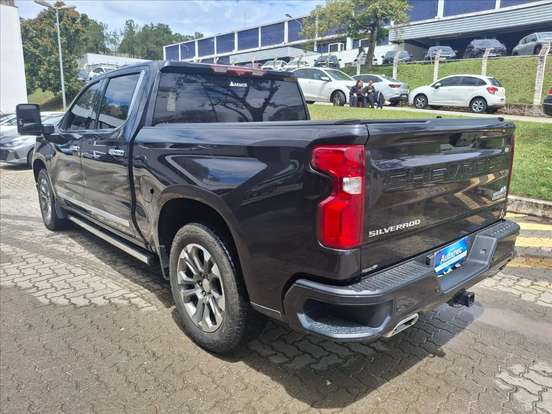 CHEVROLET-SILVERADO-5.3 V8 GASOLINA 1500 HIGH COUNTRY 4X4 AUTOMÁTICO CHEVROLET-SILVERADO-2023