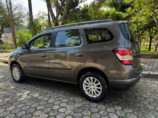 CHEVROLET-SPIN-2013
