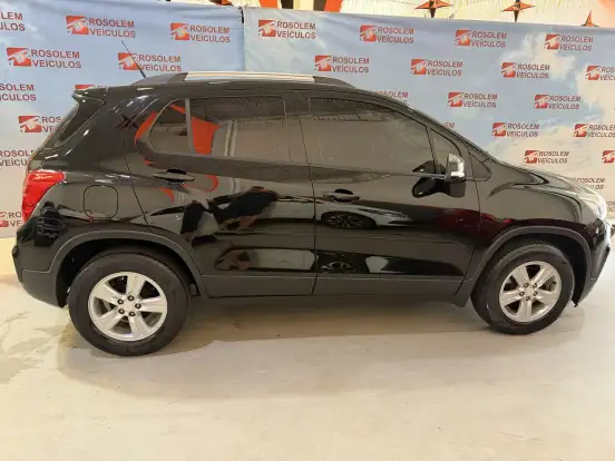 CHEVROLET-TRACKER-2017