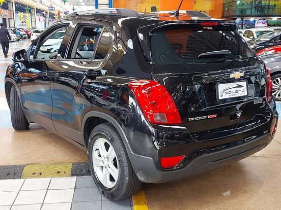 CHEVROLET-TRACKER-2019