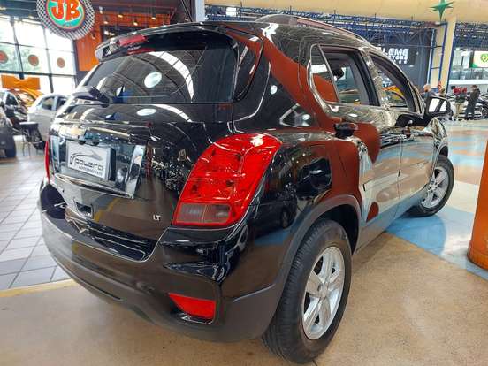 CHEVROLET-TRACKER-2019