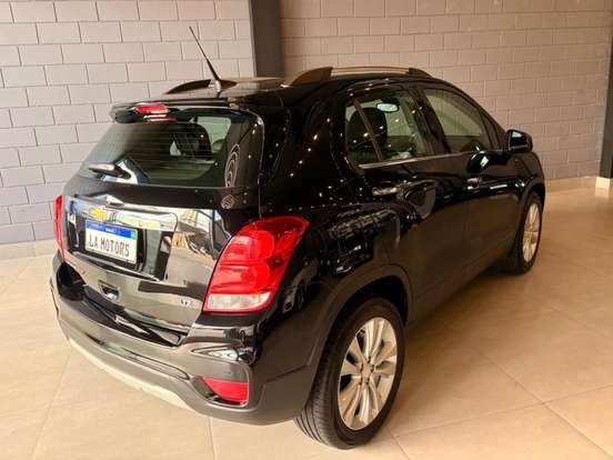 CHEVROLET-TRACKER-2017
