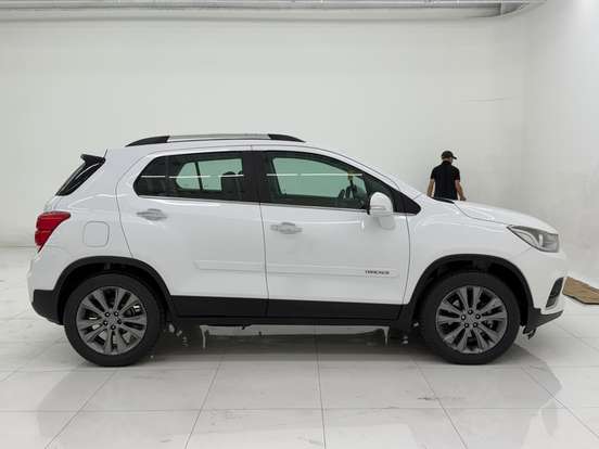 CHEVROLET-TRACKER-2017