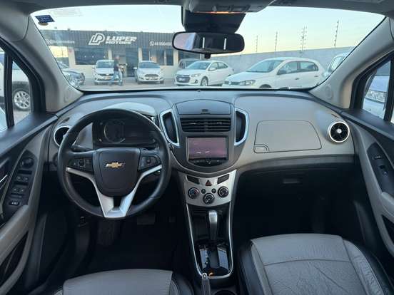 CHEVROLET-TRACKER-2015