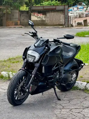 DUCATI-DIAVEL DARK-2016