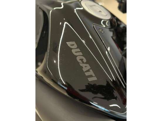 DUCATI-DIAVEL V4-2025