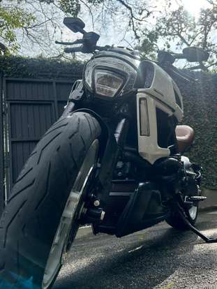 DUCATI-DIAVEL DARK-2015