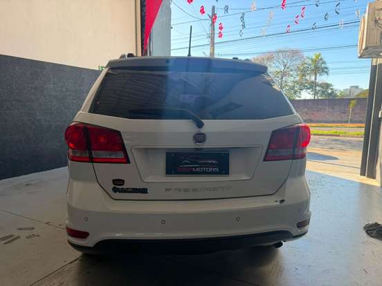 FIAT-FREEMONT-2.4 PRECISION 16V GASOLINA 4P AUTOMÁTICO FIAT-FREEMONT-2015