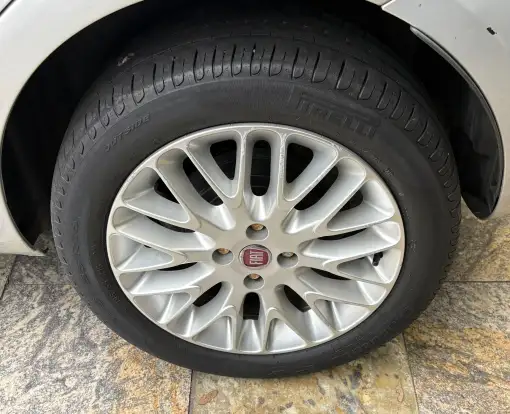 FIAT-PUNTO-1.6 ESSENCE 16V FLEX 4P AUTOMATIZADO FIAT-PUNTO-2013