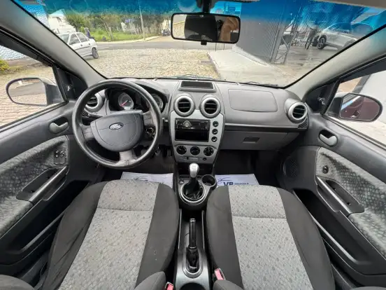 FORD-FIESTA-2010