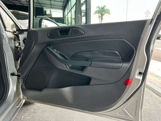 FORD-FIESTA-2014