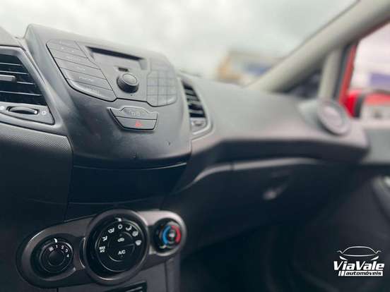 FORD-FIESTA-2015