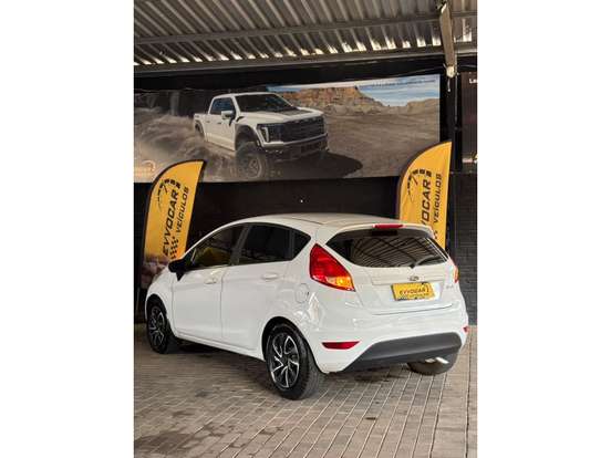 FORD-FIESTA-2015