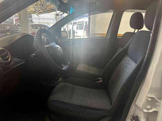 FORD-FIESTA-1.6 ROCAM SEDAN 8V FLEX 4P MANUAL FORD-FIESTA-2013