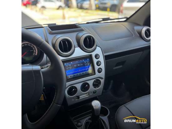 FORD-FIESTA-1.6 SE SEDAN 16V FLEX 4P MANUAL FORD-FIESTA-2013