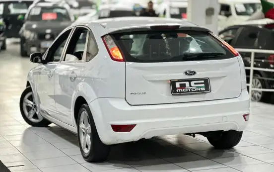 FORD-FOCUS-2012