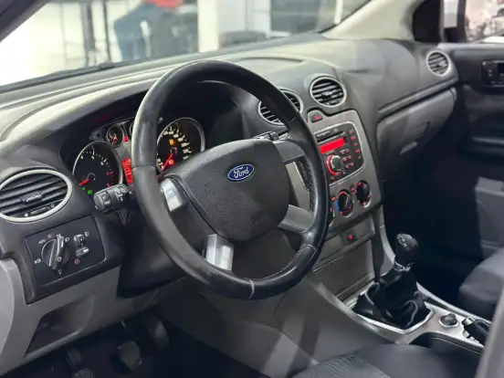 FORD-FOCUS-2012