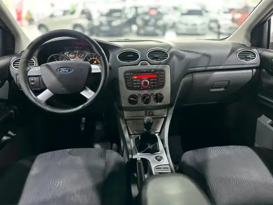 FORD-FOCUS-2012