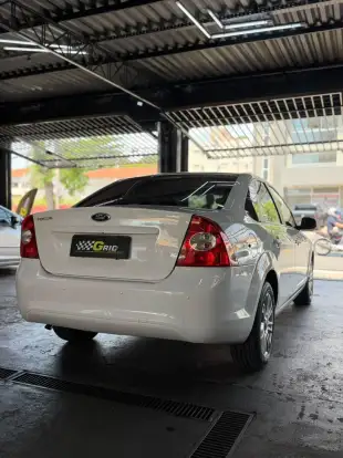 FORD-FOCUS-2011
