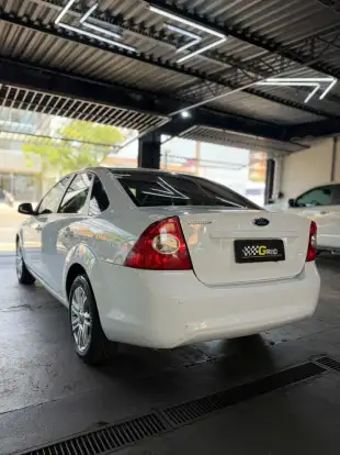 FORD-FOCUS-2011