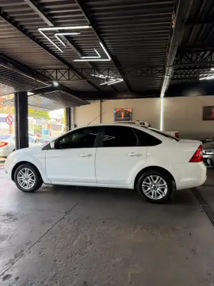 FORD-FOCUS-2011